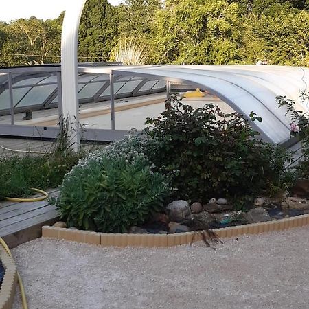 Chambre Familiale Avec Piscine Chauffee Et Jacuzzi Bernadets-Debat Bagian luar foto