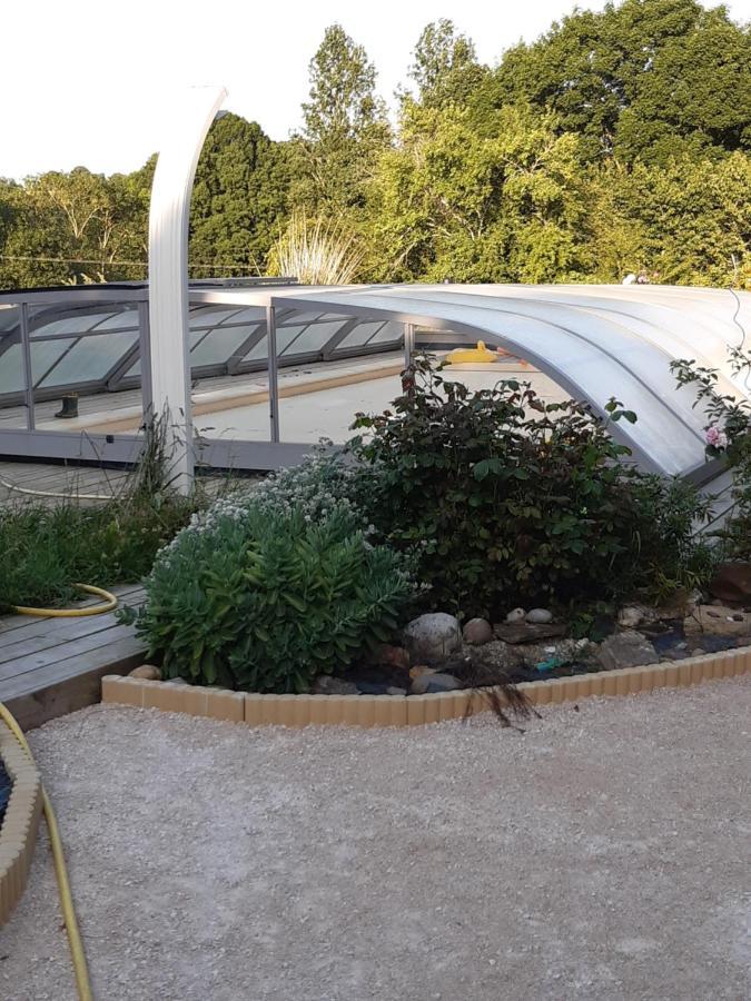 Chambre Familiale Avec Piscine Chauffee Et Jacuzzi Bernadets-Debat Bagian luar foto