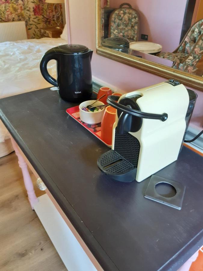 Chambre Familiale Avec Piscine Chauffee Et Jacuzzi Bernadets-Debat Bagian luar foto