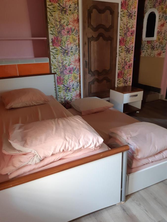Chambre Familiale Avec Piscine Chauffee Et Jacuzzi Bernadets-Debat Bagian luar foto